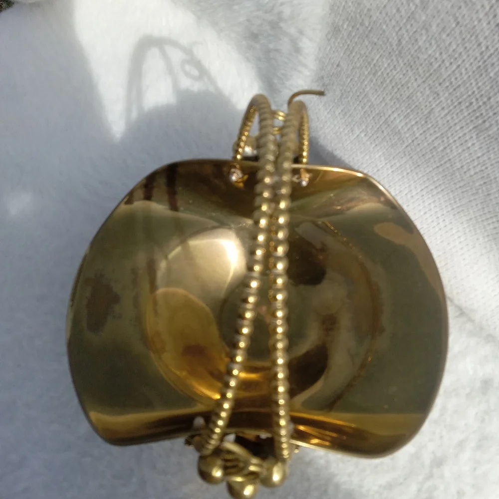 VINTAGE BRASS BASKET WITH HANDLE ADORNED WITH GRAPES MADE IN ITALY